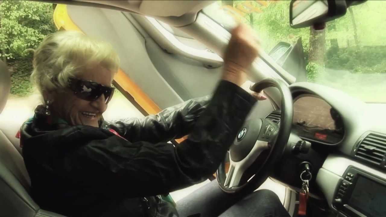 A.K. presents. Brody - Mi Abuela Es Dj (Canción del verano 2011)