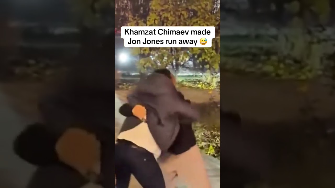 Когда Хамзат показал, что может одолеть Джона Джонса 🤼‍♂️ (через rizvan82/IG)