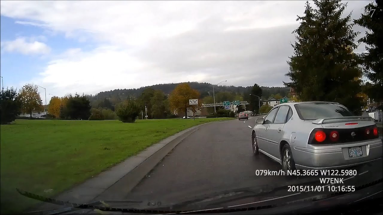 DASH CAM 2015 11 01 (Another bad lane change)