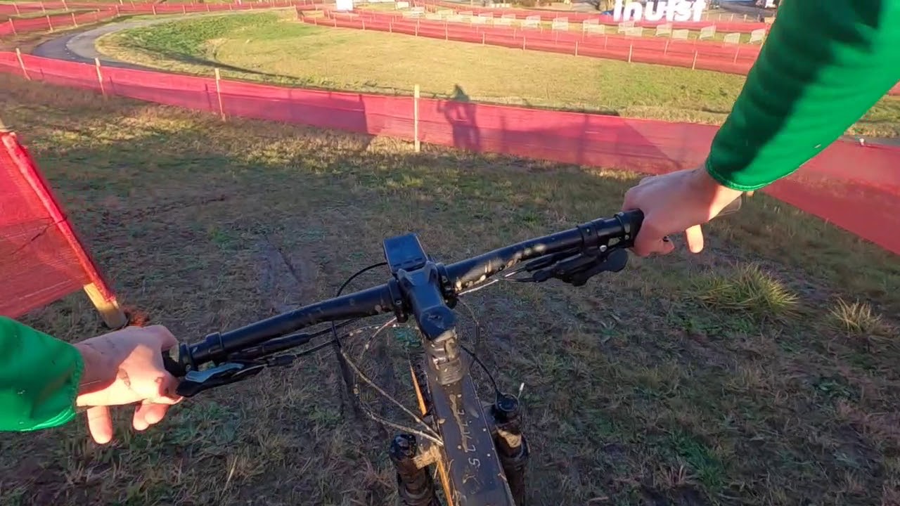 rondjes draaien op UCI cyclo cross world cup HULST The Netherlands 2021