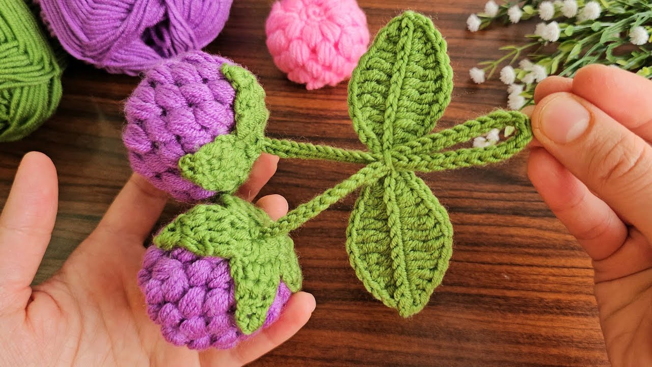 Make MONEY with This SUPER EASY Crochet Mini Tulip Flower Keychain! 🥰 Sell and give as a gift.
