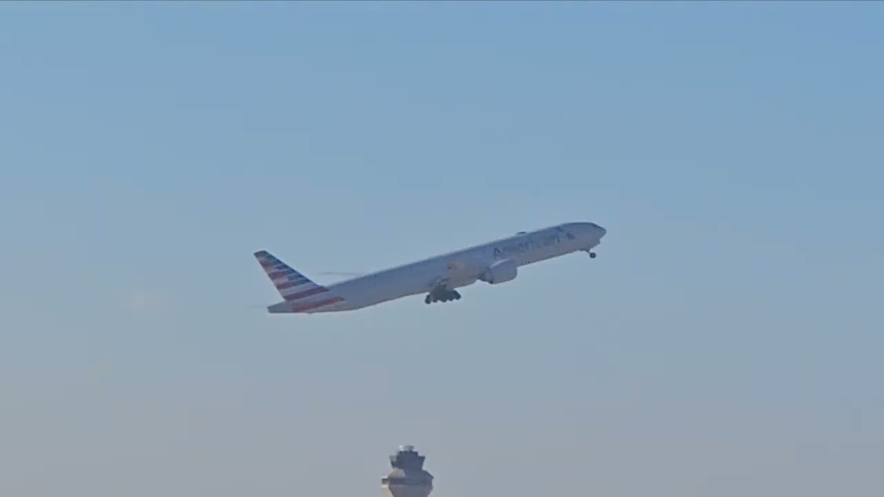Afternoon Plane spotting from the Hyatt Regency at Dallas Fort Worth Int'l Airport 12/18/22 Pt 2