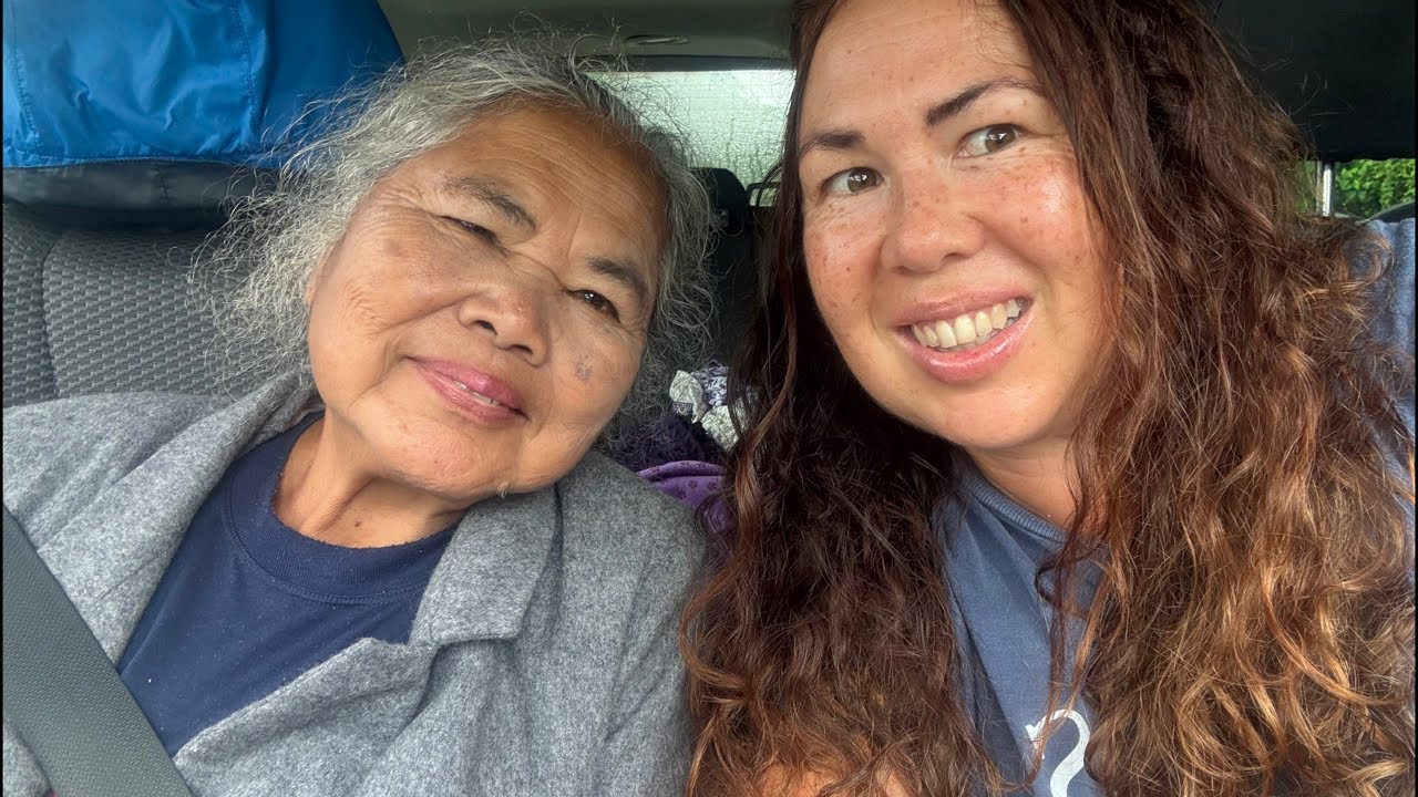 🎬2 Dora and her mum having a car picnic at the beach