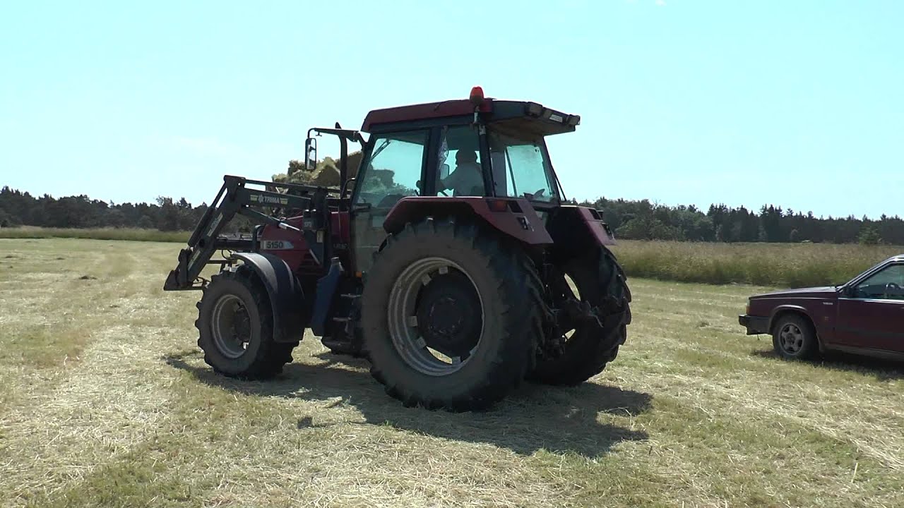 VOLVO BM 430 tractors presses hay with a DEUTZ FAHR HD 320  July 2015