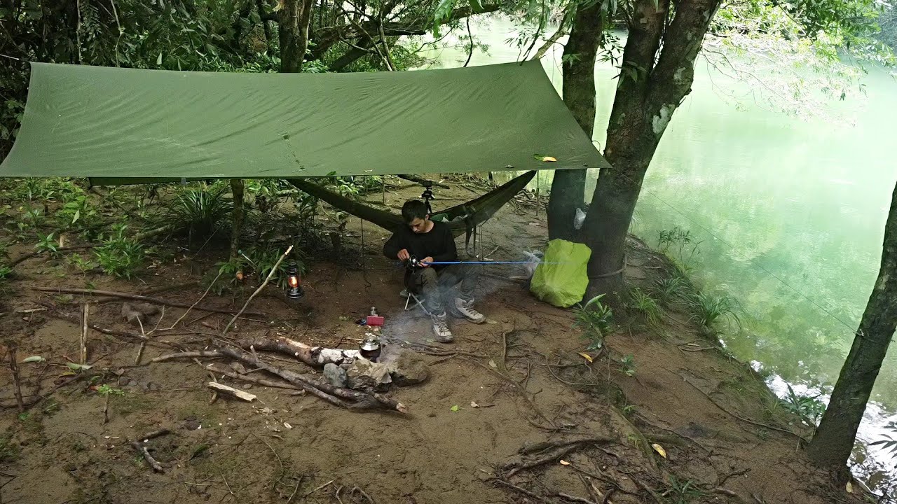 Camping Sendirian Di Hutan Rimba Belantara Kalimantan Sungai Yang Masih Asri Banyak Di Huni Ikan