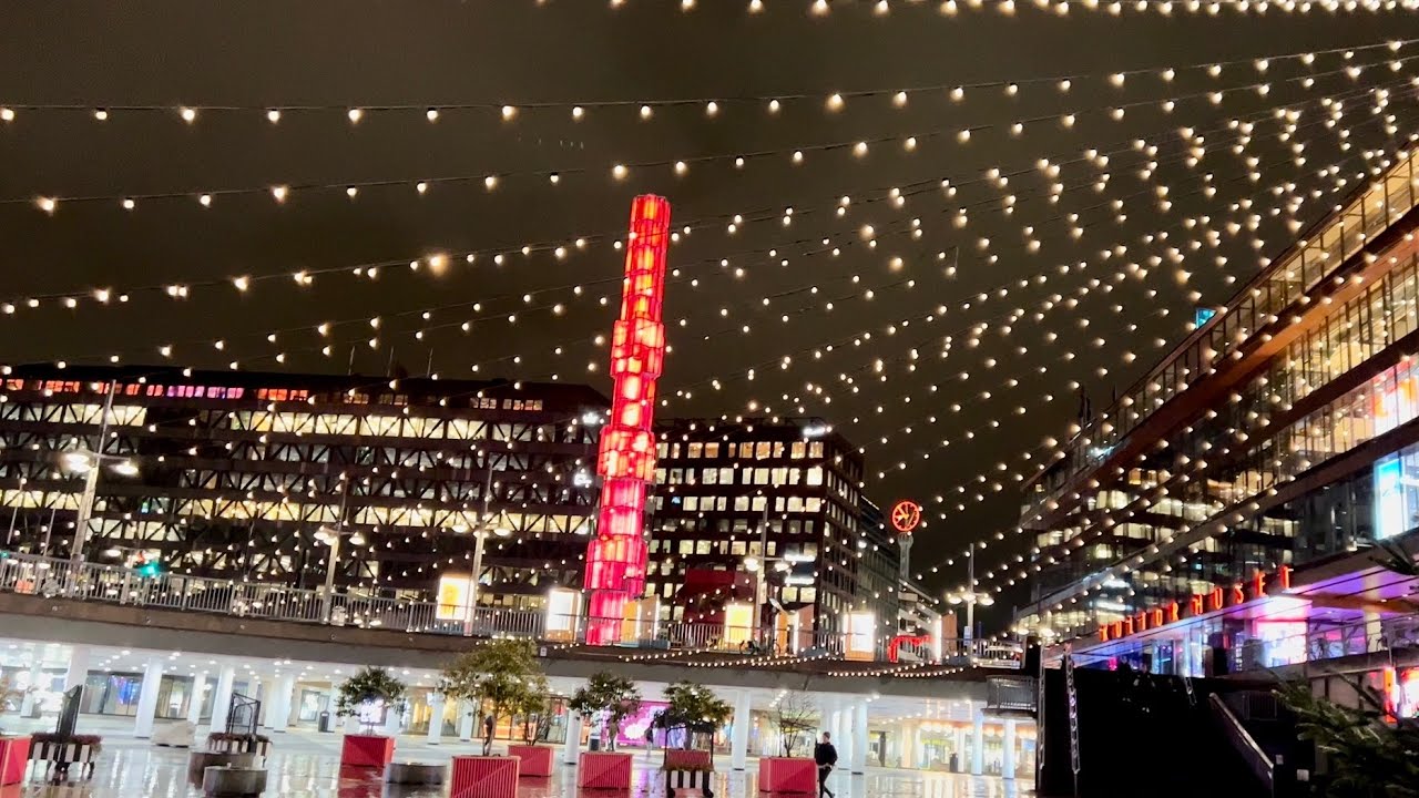 Stockholm Walks: Sergels torg. City center in different settings. 