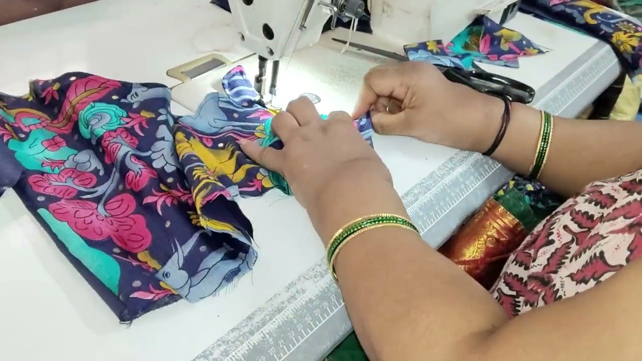 Halfsaree neckdesign blouse stitching,puff hand/హాఫ్సారీ నెక్డిజైన్ బ్లౌజ్ స్టీచింగ్గ బుగ్గహ్యాండ్స్