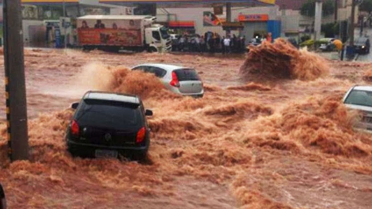 Horror in Colombia! Rough streams of water demolish everything in its path to El Carmen de Bolivar!