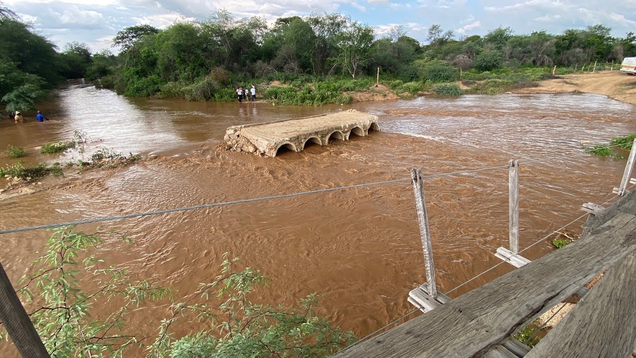 MUITA CHUVA E O RIACHO FICOU ASSIM 