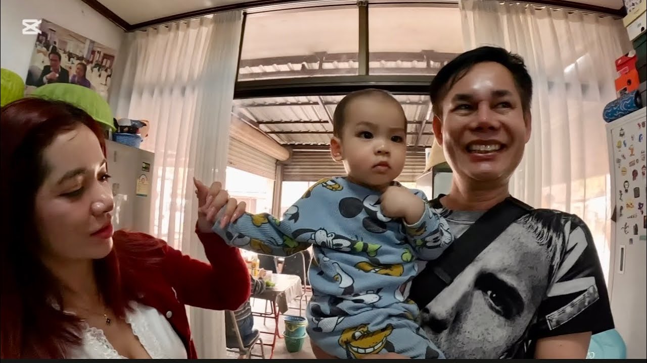 บิ๊กใหญ่ดอนลี่พาเจ๊ขาว มาบุกบ้านแฟนนักร้องดัง 500,000,000 วิวของลาว