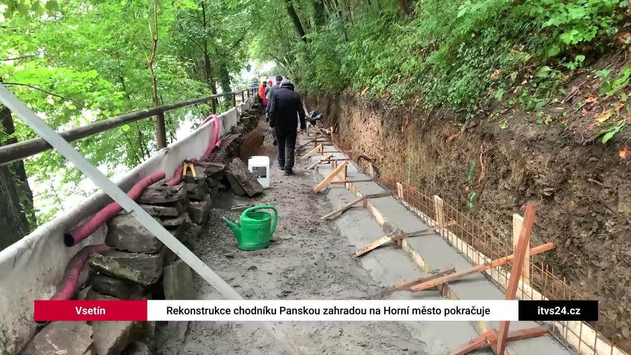 Vsetín: Rekonstrukce chodníku Panskou zahradou na Horní město pokračuje
