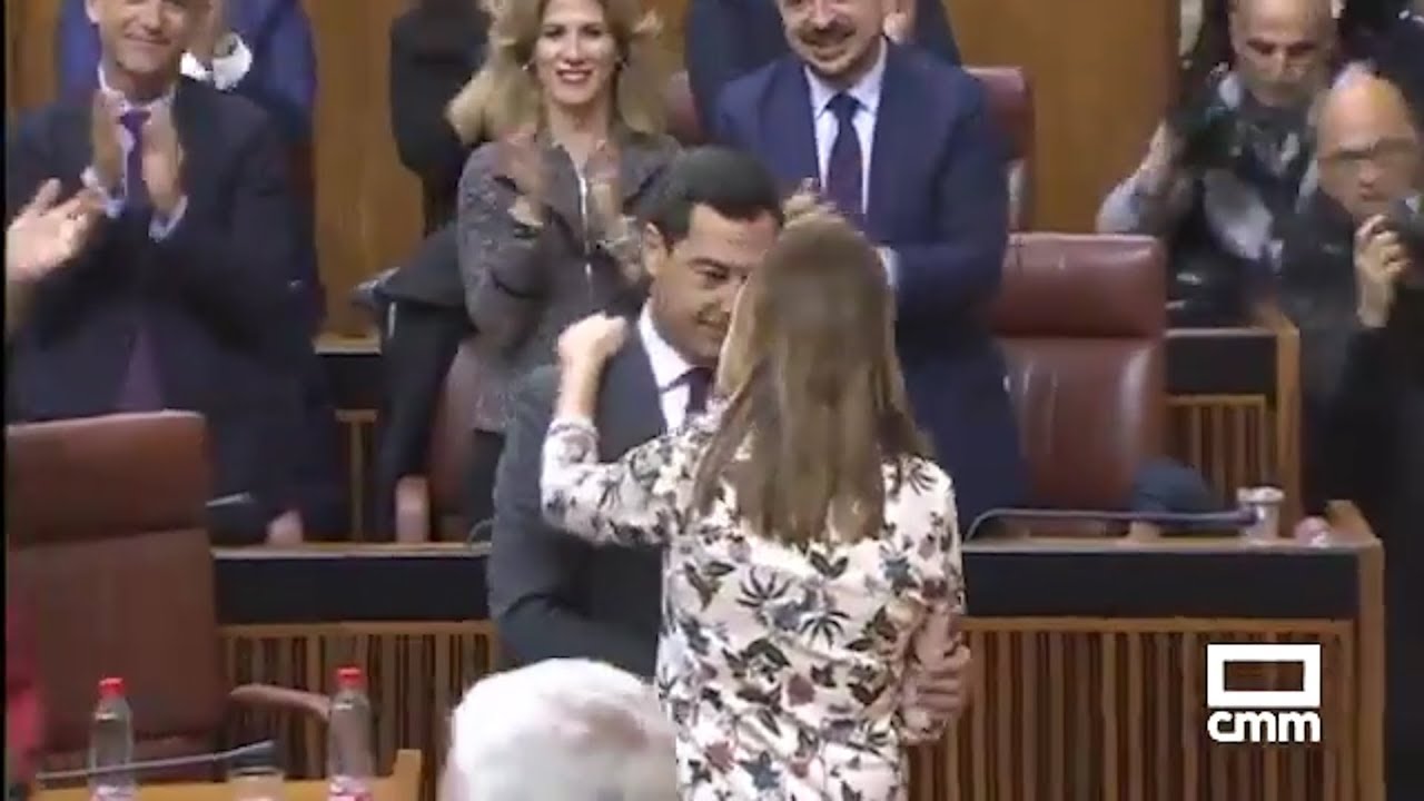 El abrazo entre Moreno Bonilla y Susana Díaz