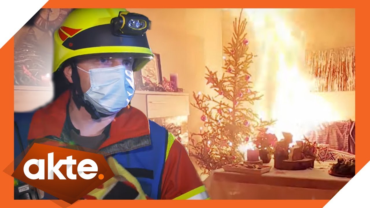 Feuer im Wohnzimmer: Wie schnell brennt der Weihnachtsbaum? | Akte | SAT.1