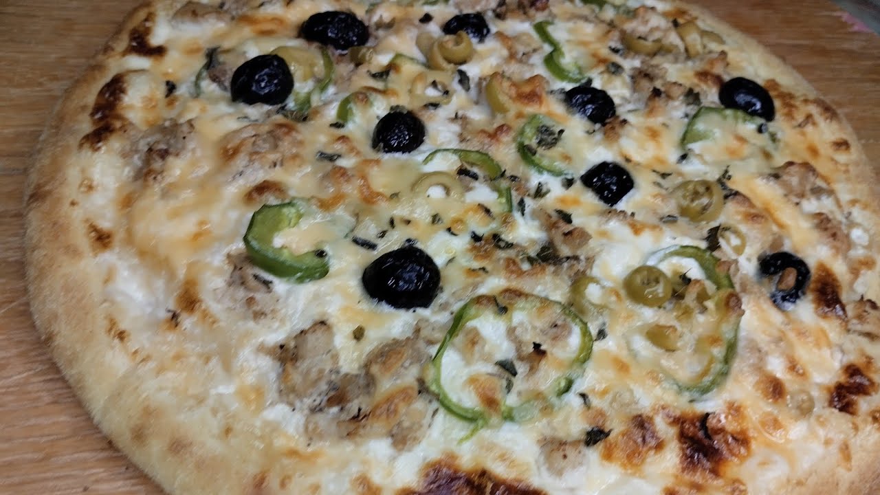 بيتزا 🍕 بالصلصة البيضاء وصلصة الطماطم كتجي معلكة ورطبة بعجينة سحرية وخطيييرة بحال ديال المطاعم 🔥👌