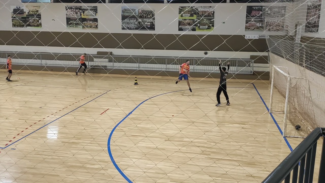 50 - Treino de Arremesso (Finalização) Handebol pelas laterais da quadra ...