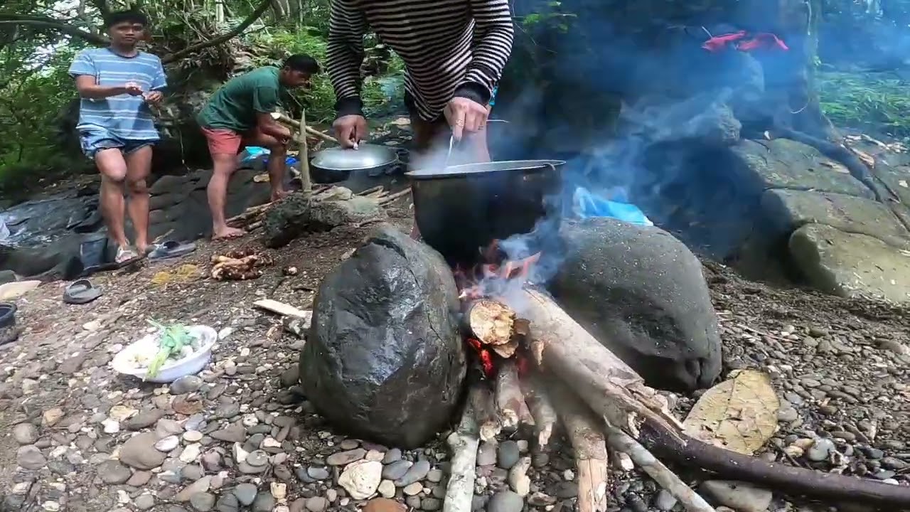 Simpleng pamomohay sa bukid dito lang sa ilog kami maka ulam ng walang bayad