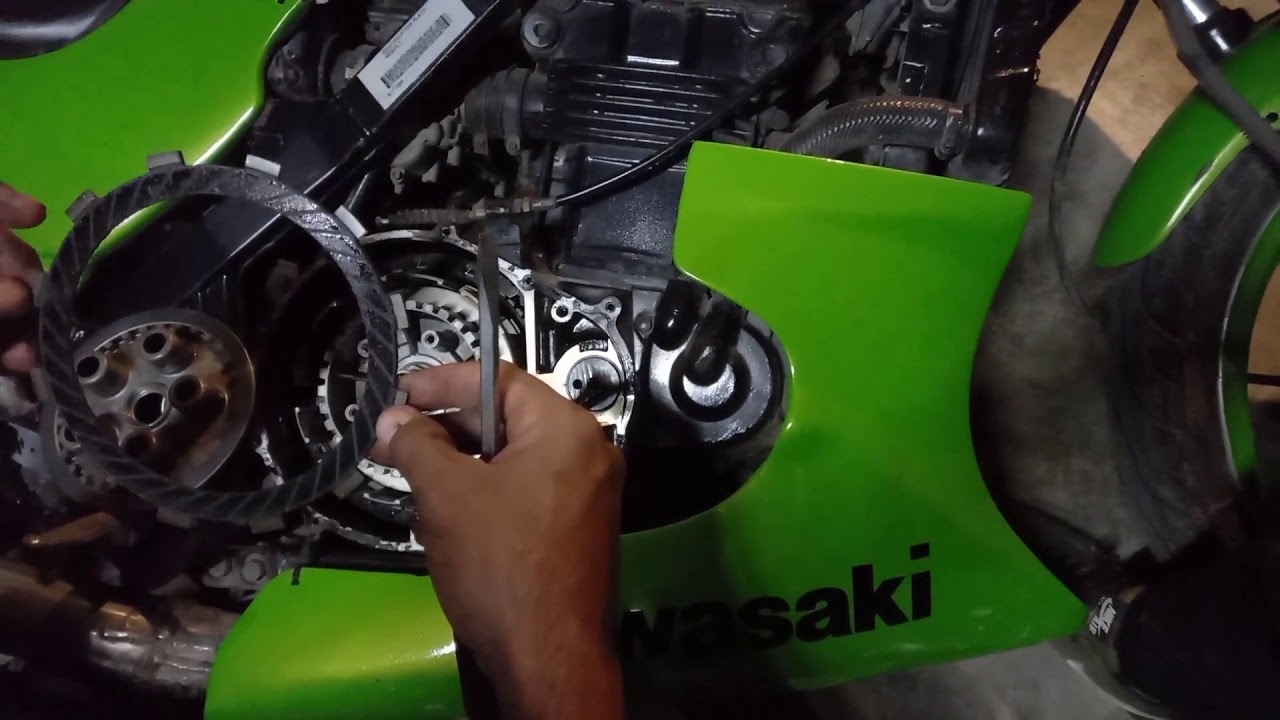 cambio de pastas de cloch de kawasaki 500