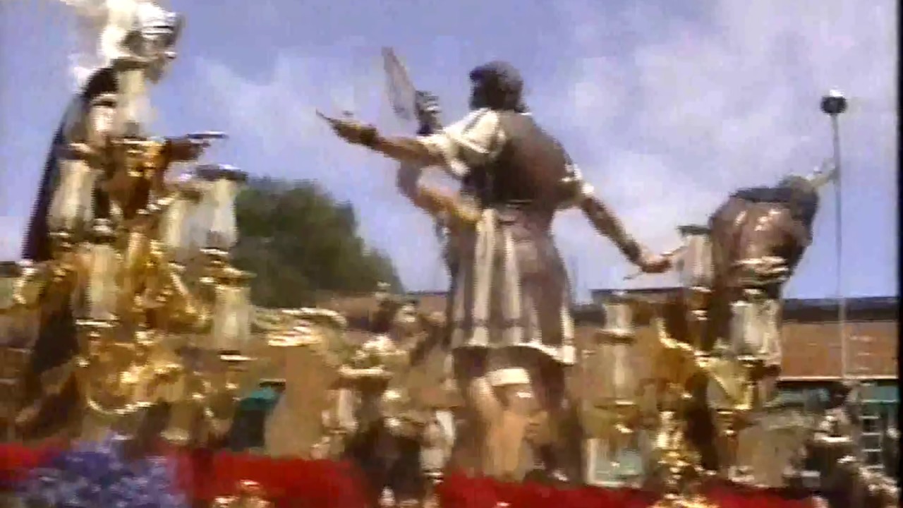 salida de la hermandad de las Cigarreras y su paso por calle pureza Semana Santa 1995