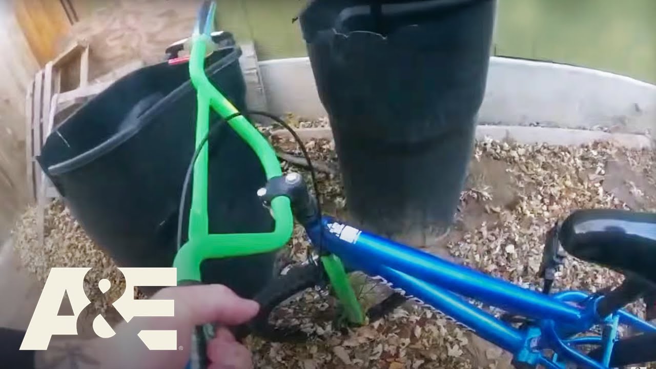 Officers Use Kid’s Bike with Training Wheels to Chase Suspect | My Strange Arrest | A&E
