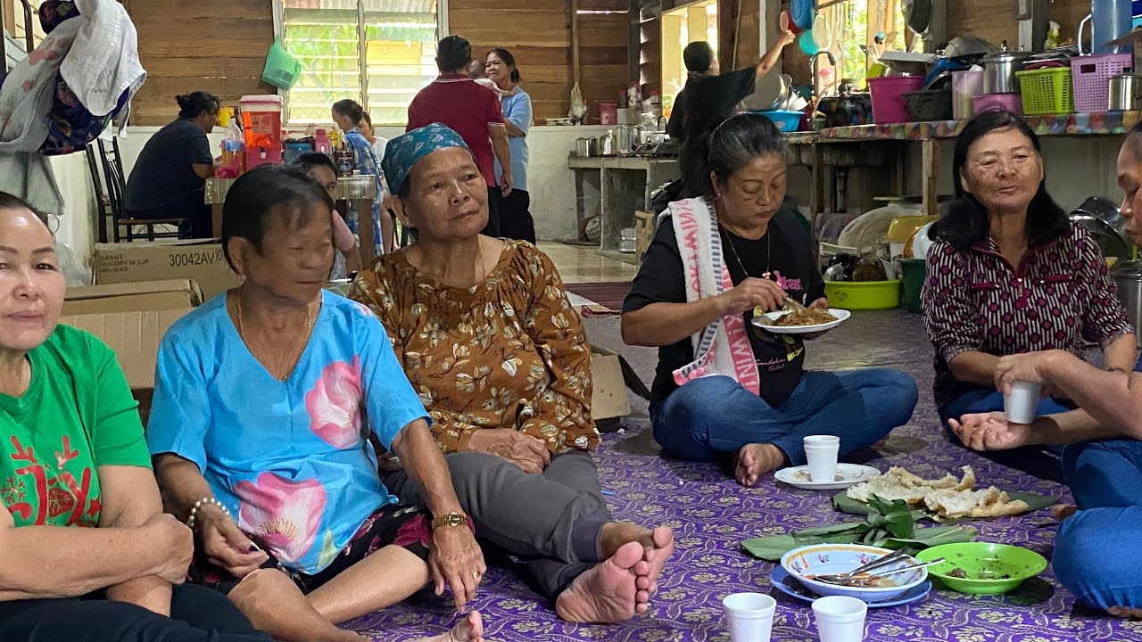 Aktiviti Gotong royong kmpung bersama anak  dara kmpung yg datang dari jauh luar sarawak