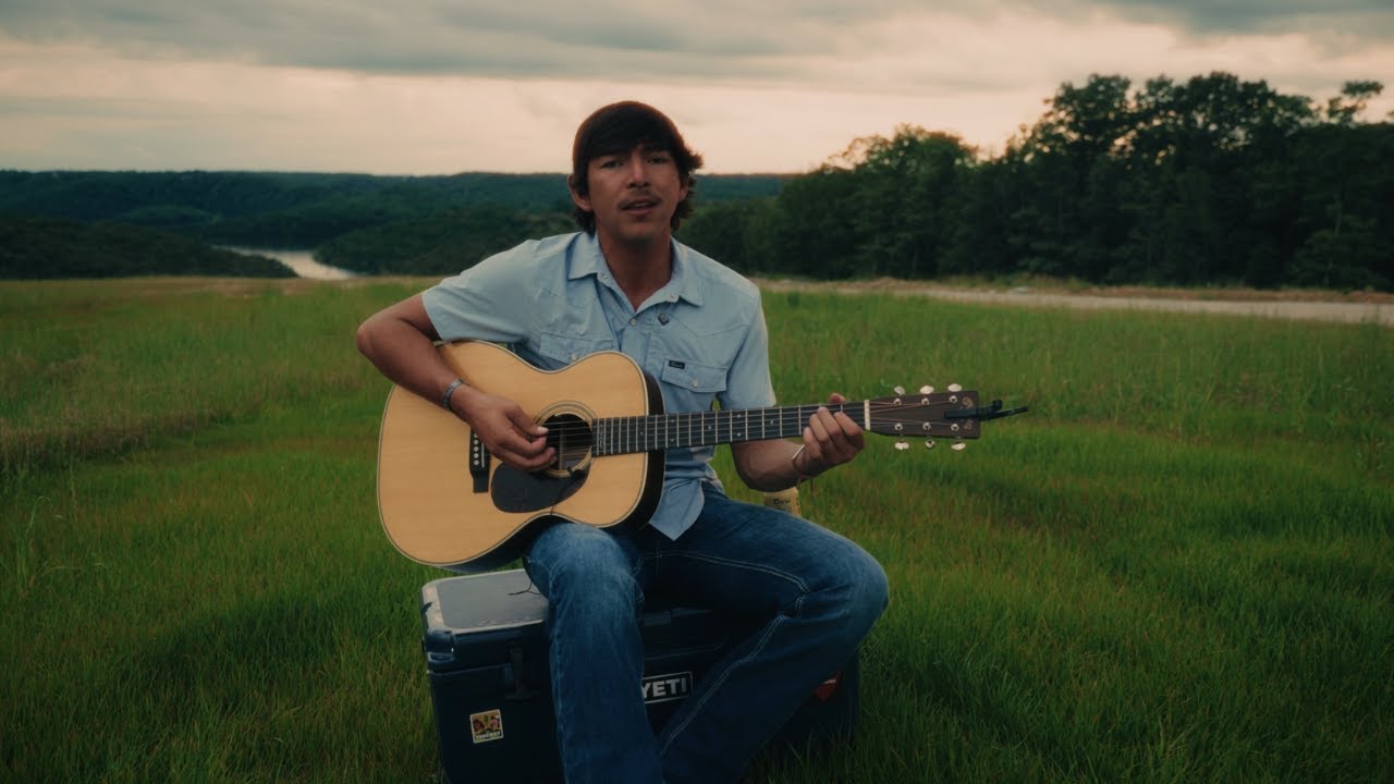 Wyatt Flores - Never Made It Home (Acoustic)
