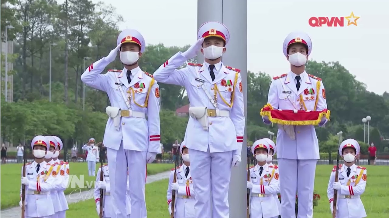 Lễ chào cờ sáng tại Lăng Bác