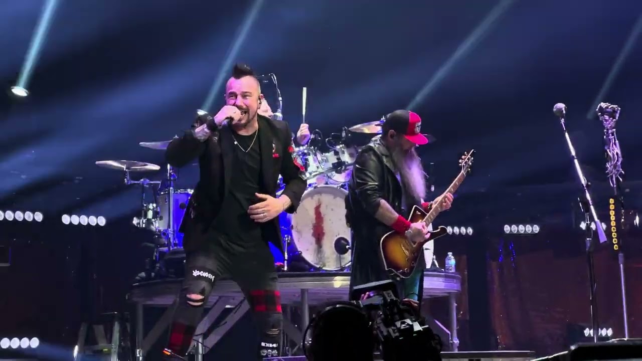 Three Days Grace LIVE - Toronto - 2025 - I Hate Everything About You