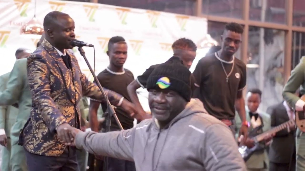 Mark Ngwazi destroyed Macheso inzwai waya dziri apo #zbc #sunguramusic #zimcelebs