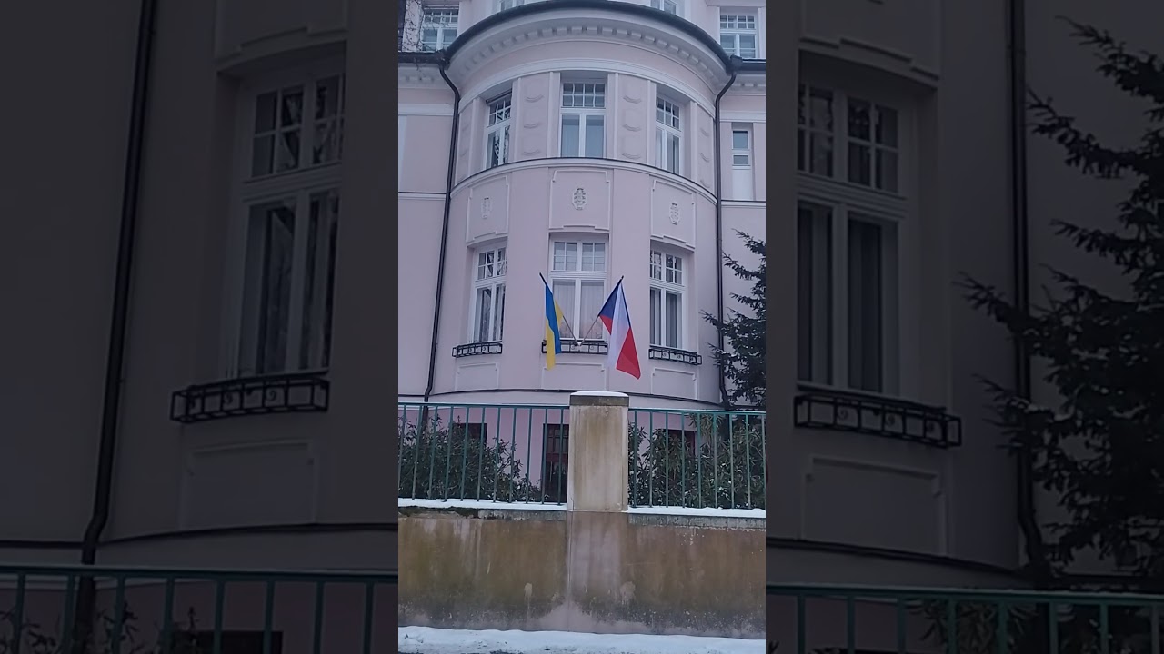 🫣 Olomouc💀brzy se nám hrdý vlajkonoš přestěhuje o dům dál😁