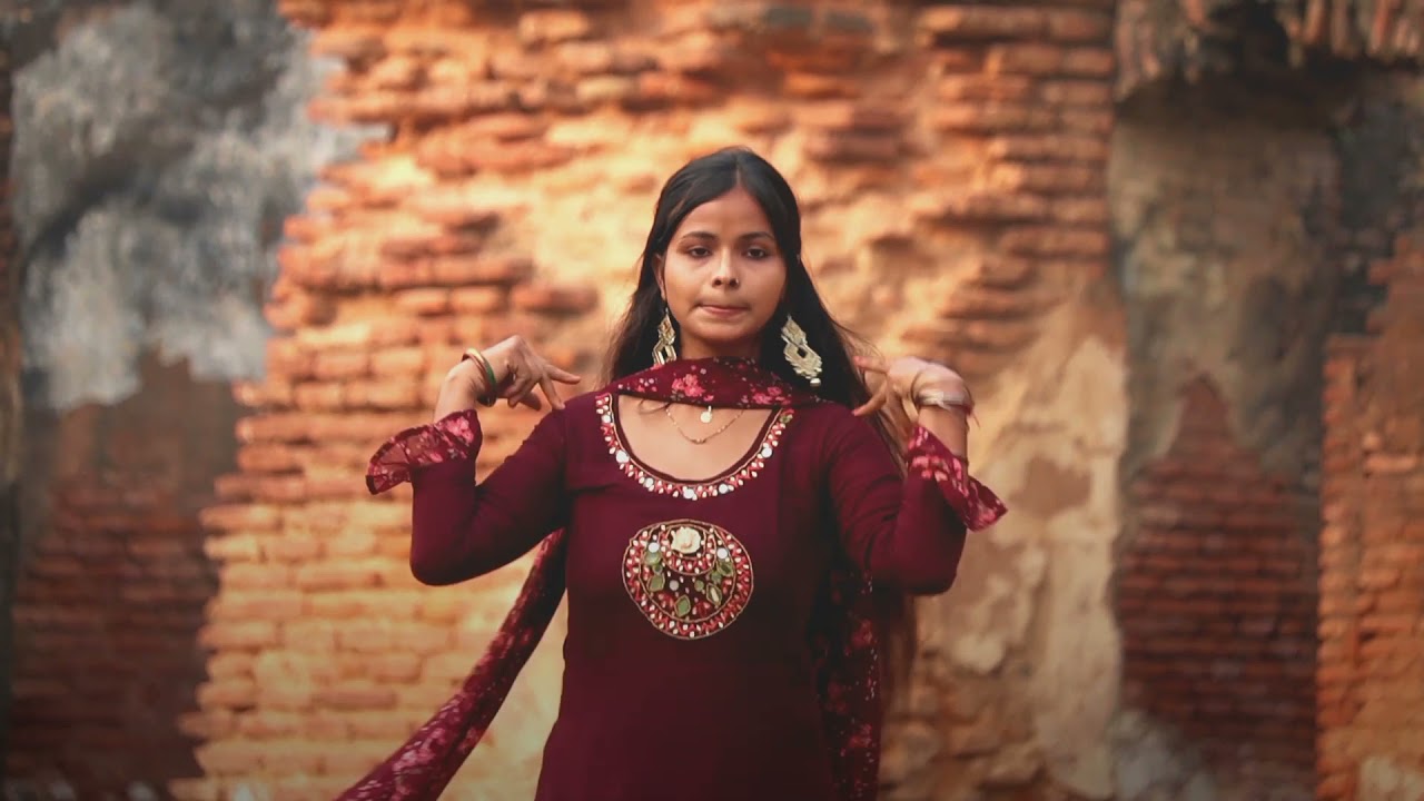 pehli raat aayi  mere piya Ji ke sang || Komal official ||