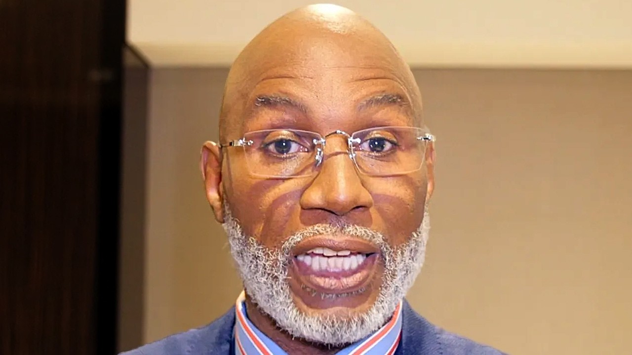 Lennox Lewis ASKED - Should Teofimo LEAVE DAD for new trainer?