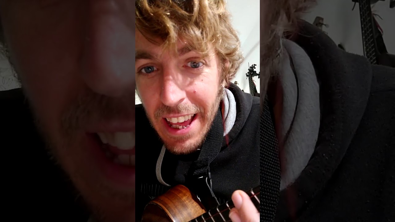 So payaso. Extremoduro vs Ukelele
