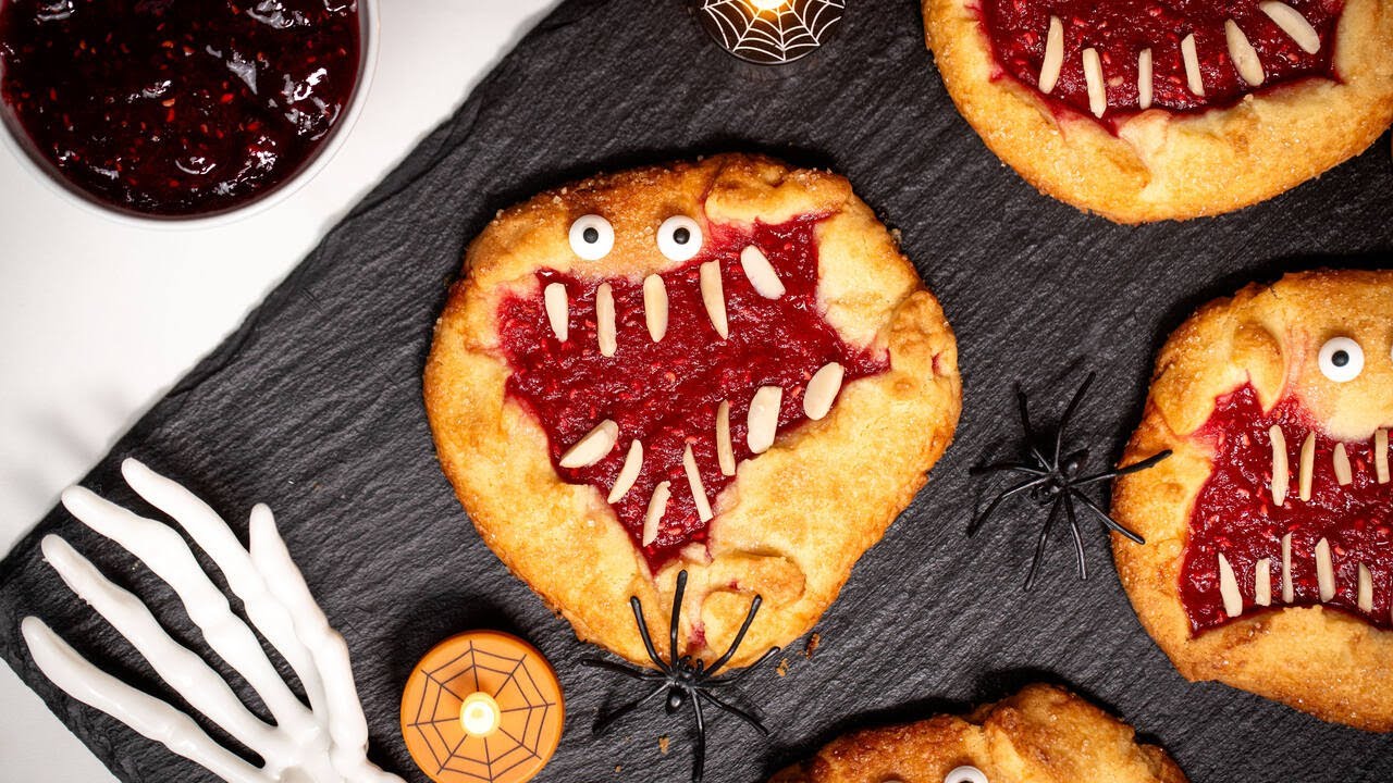 Halloweenowe galette z malinam. Efektowny deser w 30 minut