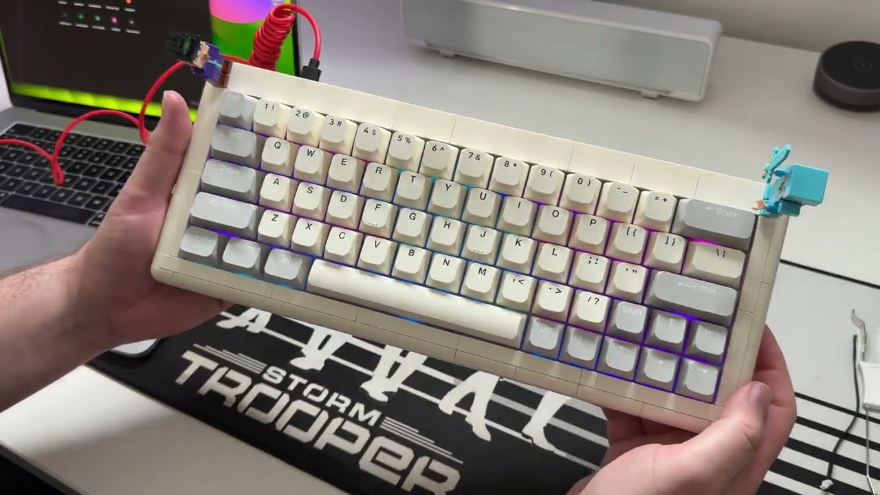 A keyboard that's made from LEGO!? KBDCraft Kit - Adam 👀