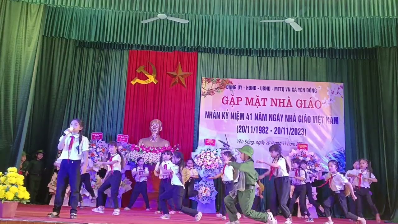 Hoạt cảnh múa Tiễn thầy đi bộ đội Trường Tiểu học Yên Đồng năm 2023