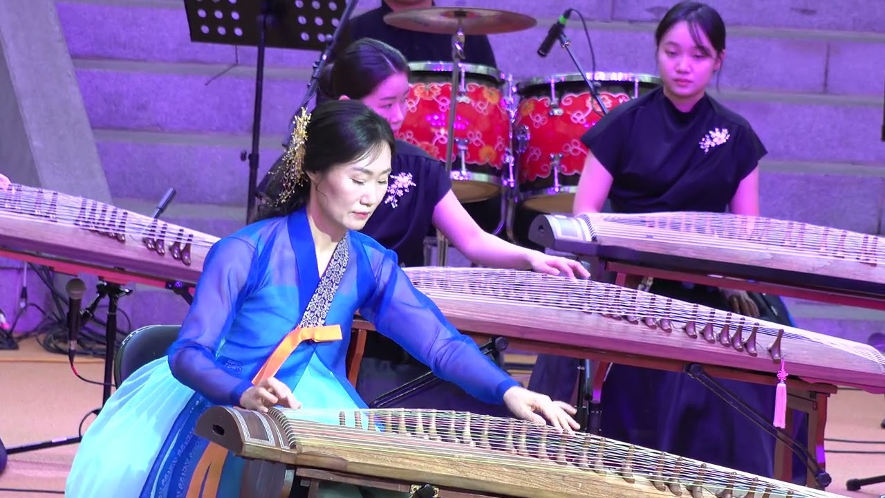 전남대 학교 학생들 과 교수 가야금 앙상블 협연  . 가야금 협주곡 - 새산조 25현 가야금 - 가야금 앙상블 '현'  서울놀이마당  .