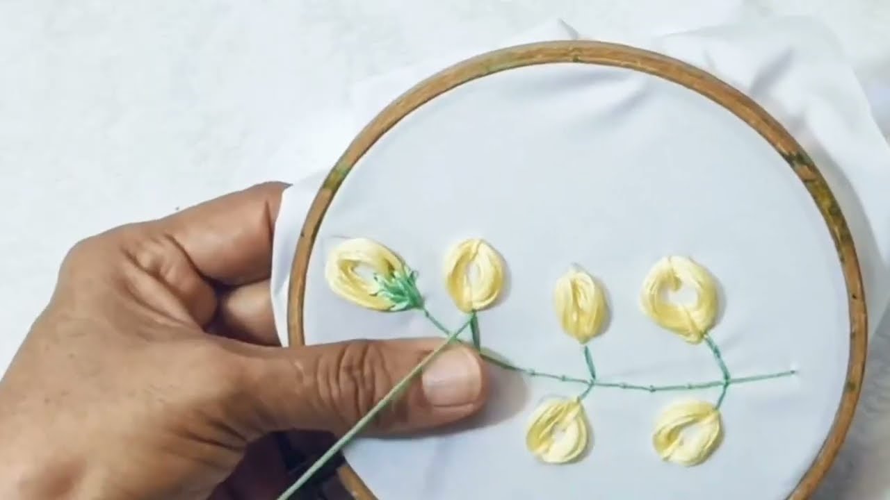 Hermoso bordado de flores amarillas !