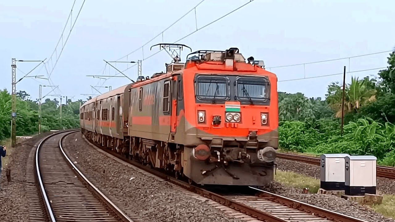 🔥130kmph AMRIT BHARAT Exp On Kulgachia's 90° Sharp Curve | WAP7 Duronto + Shatabdi & Other SF Trains