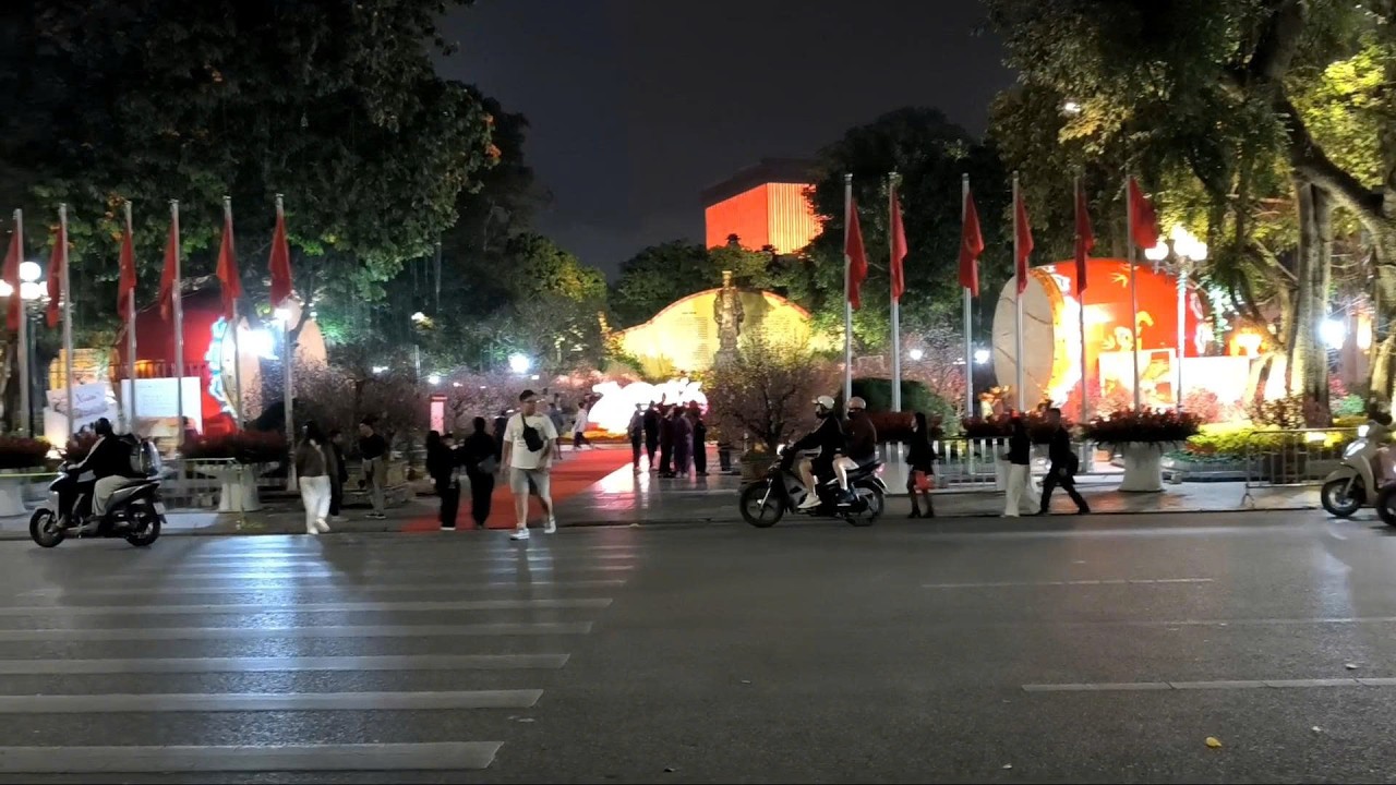 CẢNH HIẾM THẤY Ở HỒ GƯƠM BUỔI TỐI GIÁP TẾT NGUYÊN ĐÁN 2026