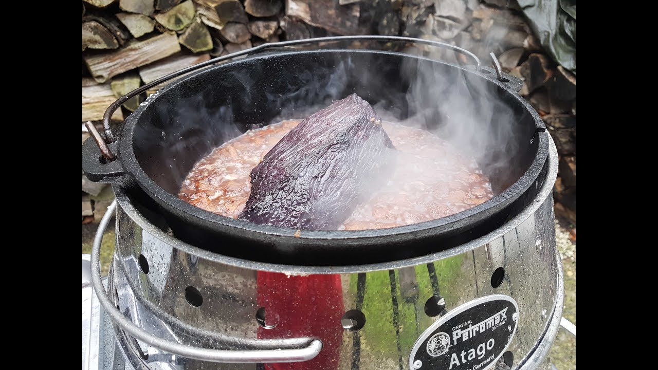 Rheinischer Sauerbraten mit Portwein-Rotkohl und Semmelknödel