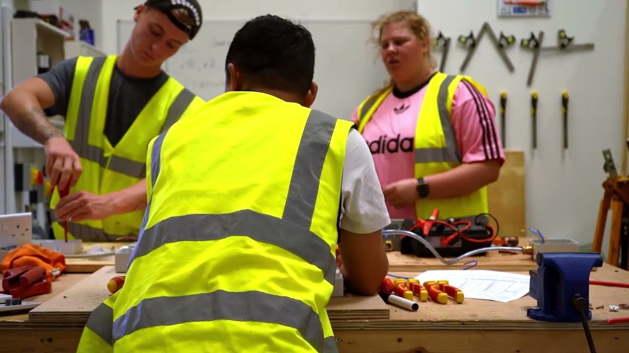 Helen Whately visits The Electrical Academy