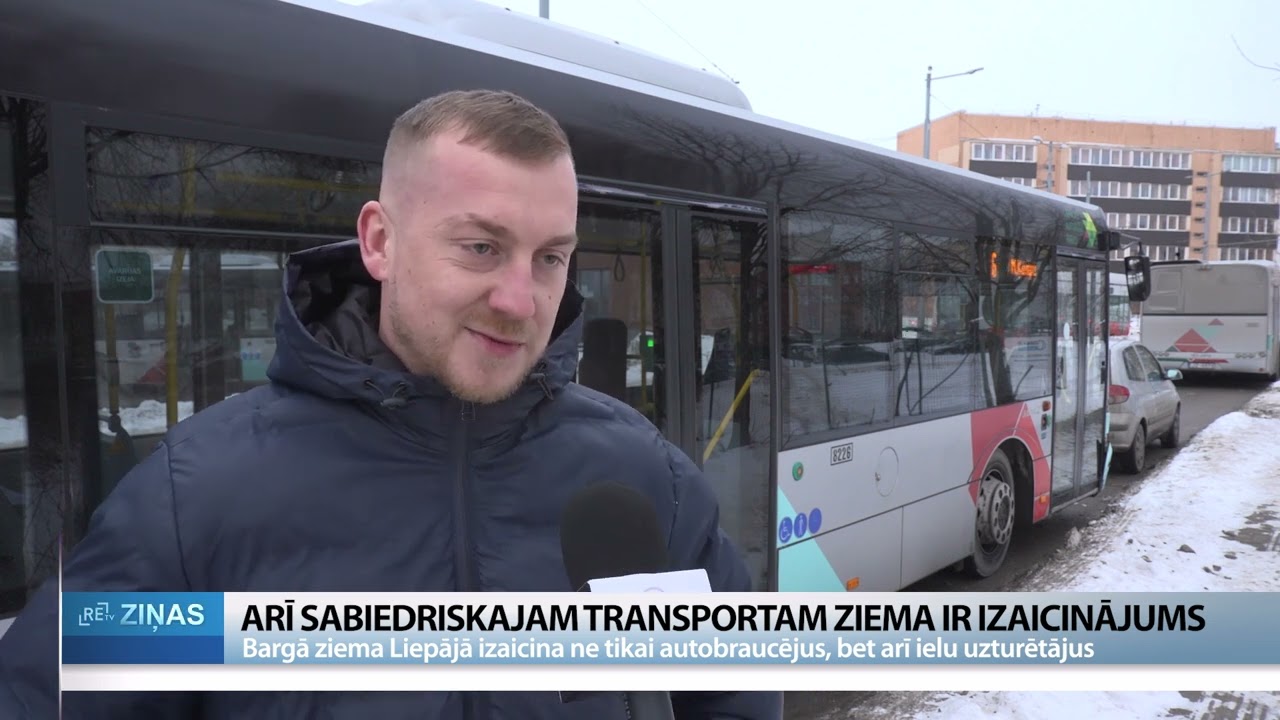 Sniegs apgrūtina satiksmi un autobusu kustību Liepājā
