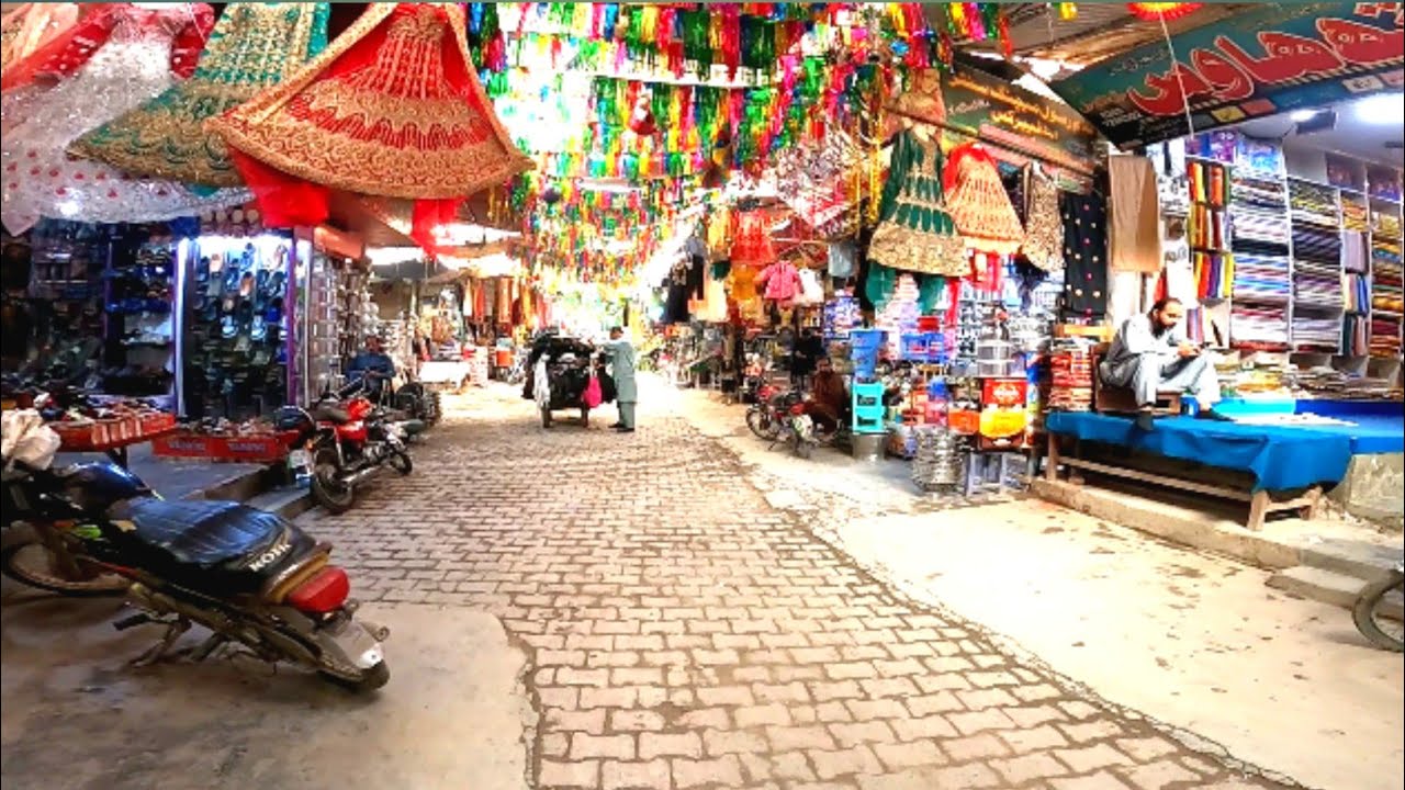 Walking In Pakpattan Bazaar @EastWalks