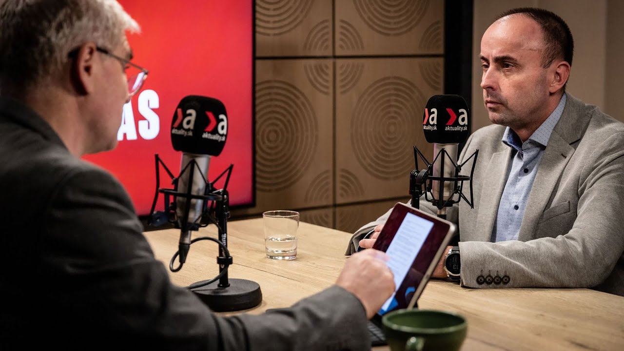 Vysvedčenie s čistou päťkou: Politológ o Ficovej vláde, ktorá prioritne rieši seba, nie ľudí