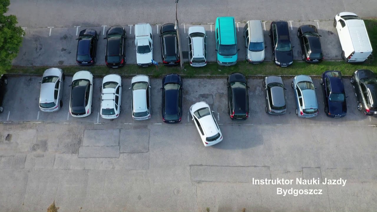 Parkowanie prostopadłe przodem.