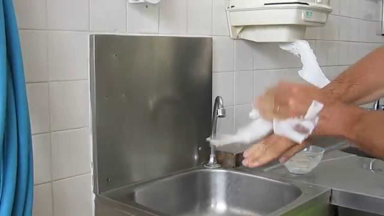Cours de cuisine: Le lavage des mains