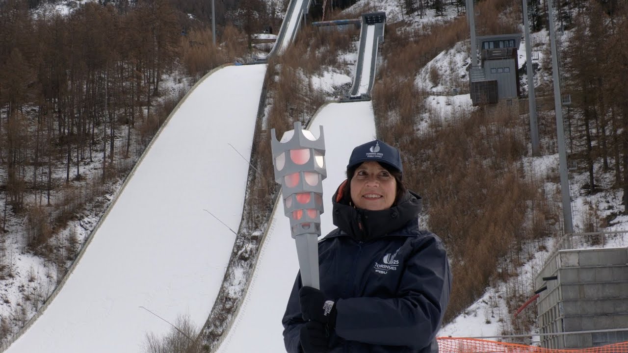 La fiaccola delle Universiadi a Pragelato