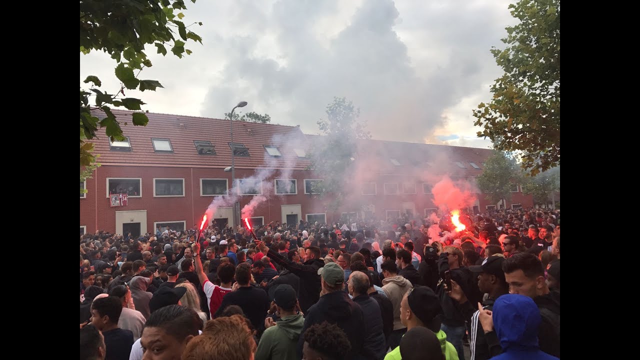 Compilatie: honderden mensen voor Appie Nouri in Geuzenveld