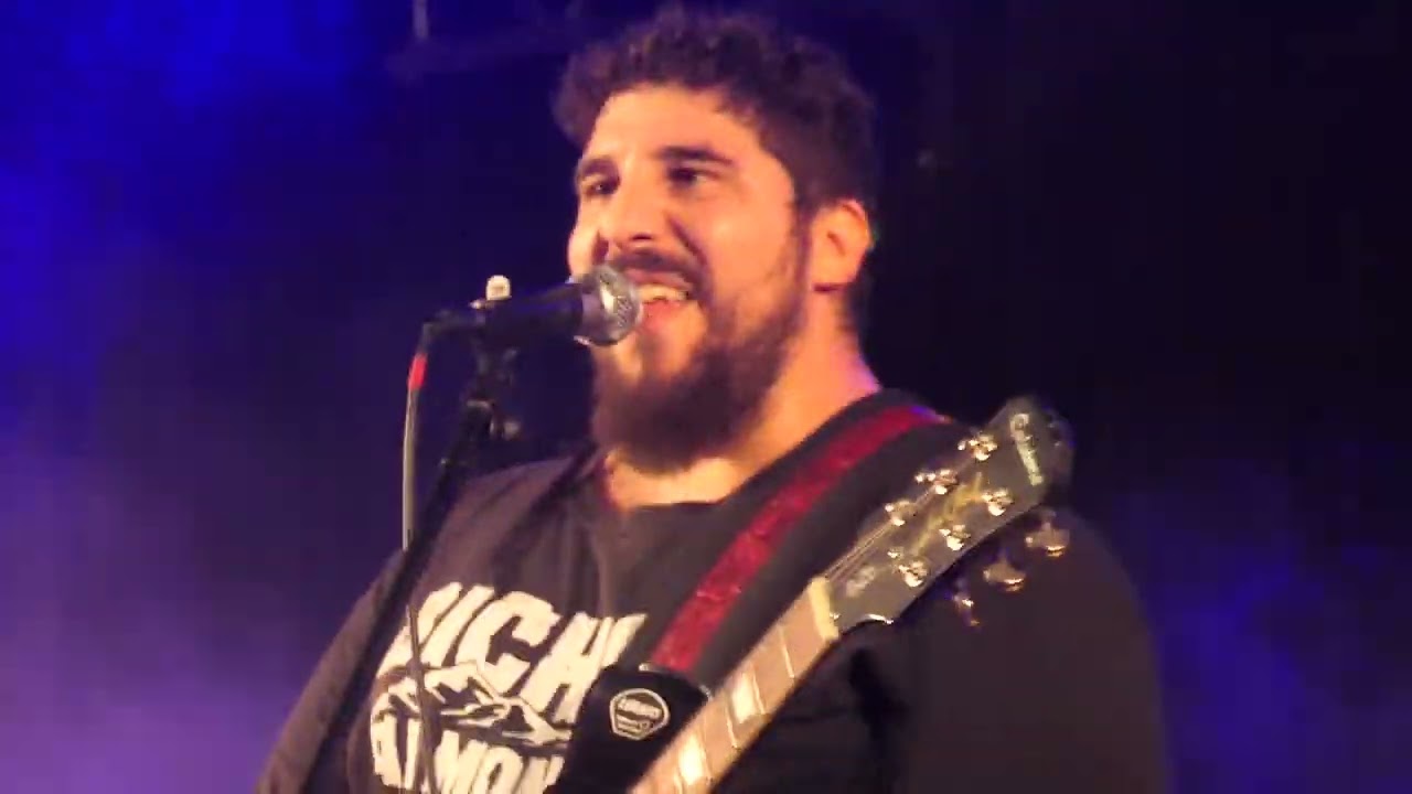 Bicho Pal Monte directo en el Farinato Rock. A nuestro error. Temazo.