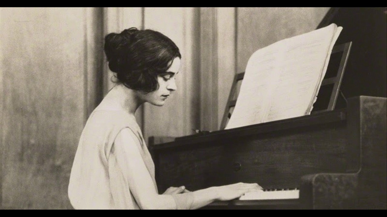 Bach - Prelude & Fugue in E-flat minor, BWV 853 - Harriet Cohen
